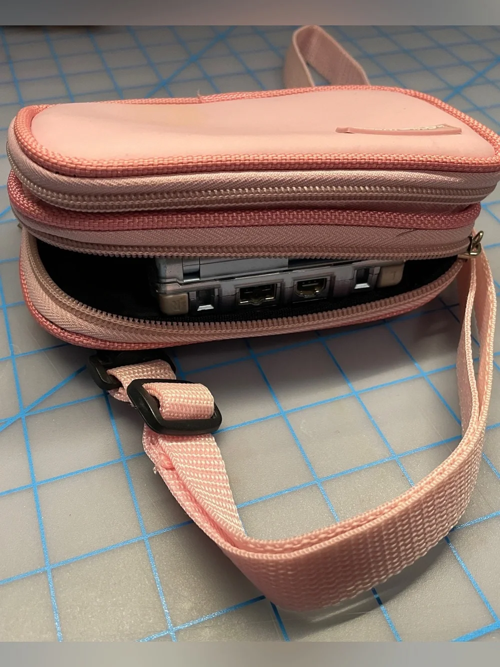 2006 Naki World Nakiworld Nintendo DS Lite Gameboy Pink Electronics Carry Case